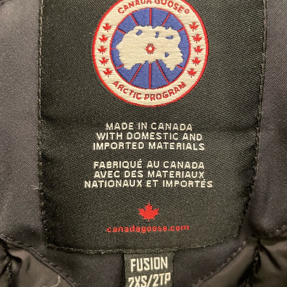 Authentic Navy Canada Goose Jacket Women - Picture 7 of 10